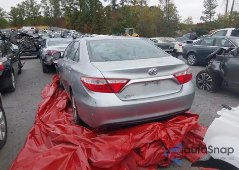 2017 Toyota Camry Le z USA, uszkodzony, nr VIN 4T1BF1FK8HU338946